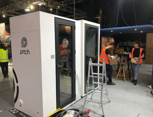 Erste HOLA Booth in Australien in unseren Pitchräumen in Sydney (Brookvale) ausgestellt